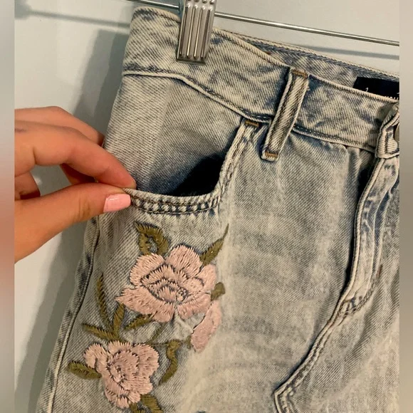 Hollister Light Wash Ripped Jean Skirt With Pink Floral Embroidery🌸🌷 - Picture 5 of 8